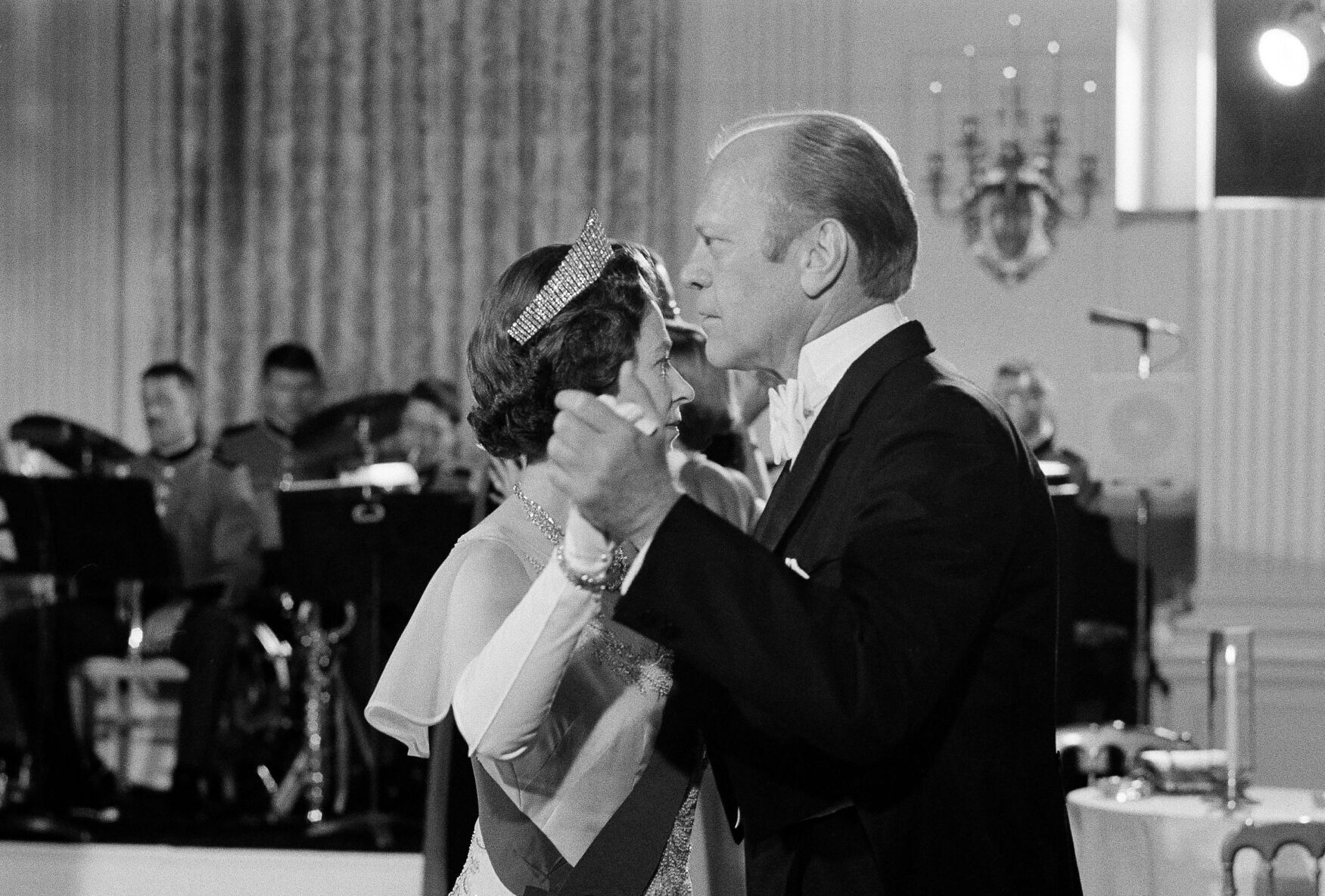 1976: Queen Elizabeth II and President Gerald Ford